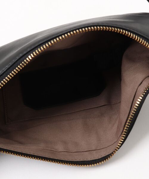 ALLSAINTS(オールセインツ)の「LUNA SLOUCHY LEATHER CROSSBODY BAG | LUNA スラウチー レザー クロスボディー バッグ(ショルダーバッグ・レディース・ブラック・ONE SIZE)」の7枚目の写真