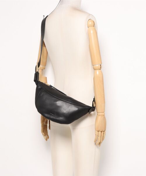 ALLSAINTS(オールセインツ)の「LUNA SLOUCHY LEATHER CROSSBODY BAG | LUNA スラウチー レザー クロスボディー バッグ(ショルダーバッグ・レディース・ブラック・ONE SIZE)」の8枚目の写真