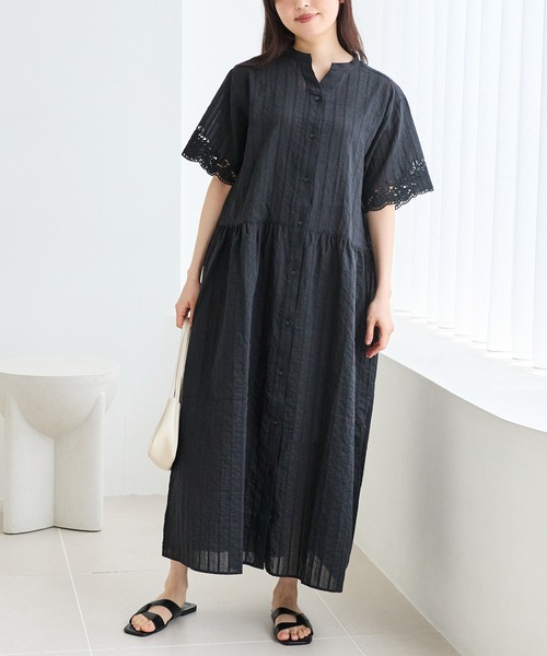 LAVEANGE(ラビアンジェ)の「【洗える】袖刺繍ドビーストライプシャツワンピース|涼しく・美しく刺繍が彩る大人のシャツワンピース/スキッパーワンピース/ロング丈/前開き/体型カバー/ナチュラル(シャツワンピース・レディース・ブラウン/ブラック・4L/3L/LL/M)」の1枚目の写真