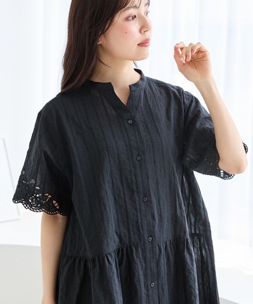 LAVEANGE(ラビアンジェ)の「【洗える】袖刺繍ドビーストライプシャツワンピース|涼しく・美しく刺繍が彩る大人のシャツワンピース/スキッパーワンピース/ロング丈/前開き/体型カバー/ナチュラル(シャツワンピース・レディース・ブラウン/ブラック・4L/3L/LL/M)」の14枚目の写真