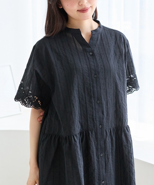 LAVEANGE(ラビアンジェ)の「【洗える】袖刺繍ドビーストライプシャツワンピース|涼しく・美しく刺繍が彩る大人のシャツワンピース/スキッパーワンピース/ロング丈/前開き/体型カバー/ナチュラル(シャツワンピース・レディース・ブラウン/ブラック・4L/3L/LL/M)」の17枚目の写真