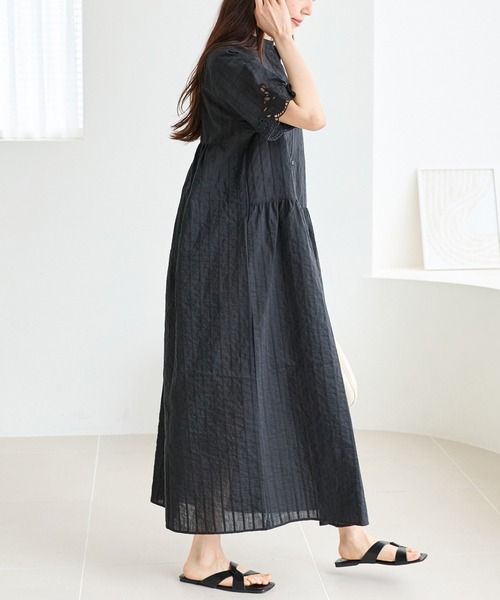 LAVEANGE(ラビアンジェ)の「【洗える】袖刺繍ドビーストライプシャツワンピース|涼しく・美しく刺繍が彩る大人のシャツワンピース/スキッパーワンピース/ロング丈/前開き/体型カバー/ナチュラル(シャツワンピース・レディース・ブラウン/ブラック・4L/3L/LL/M)」の19枚目の写真