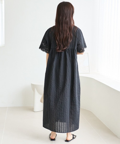 LAVEANGE(ラビアンジェ)の「【洗える】袖刺繍ドビーストライプシャツワンピース|涼しく・美しく刺繍が彩る大人のシャツワンピース/スキッパーワンピース/ロング丈/前開き/体型カバー/ナチュラル(シャツワンピース・レディース・ブラウン/ブラック・4L/3L/LL/M)」の22枚目の写真