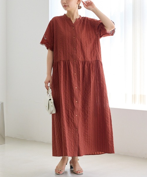 LAVEANGE(ラビアンジェ)の「【洗える】袖刺繍ドビーストライプシャツワンピース|涼しく・美しく刺繍が彩る大人のシャツワンピース/スキッパーワンピース/ロング丈/前開き/体型カバー/ナチュラル(シャツワンピース・レディース・ブラウン/ブラック・4L/3L/LL/M)」の6枚目の写真