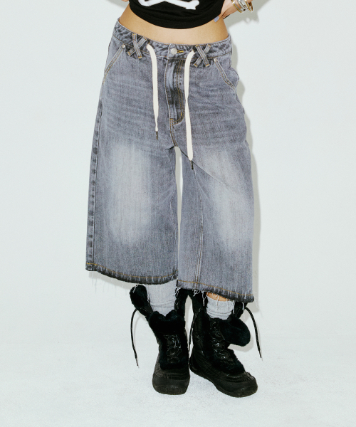 NYXX(エヌワイエックスエックス)の「STRING CAPRI DENIM PANTS GREY(デニムパンツ・レディース・その他・MEDIUM/SMALL)」の1枚目の写真