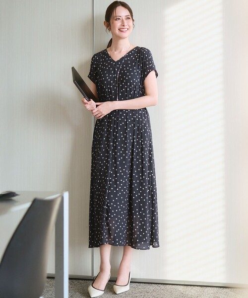 23区 L（ニジュウサンクオオキイサイズ）の「ドットフレア ワンピース（ワンピース・レディース・ネイビー系1/ブラック系1・44/46）」の3枚目の写真