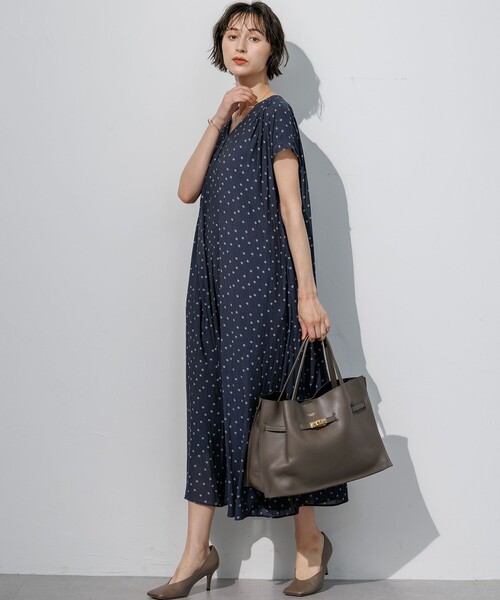 23区 L（ニジュウサンクオオキイサイズ）の「ドットフレア ワンピース（ワンピース・レディース・ネイビー系1/ブラック系1・44/46）」の8枚目の写真