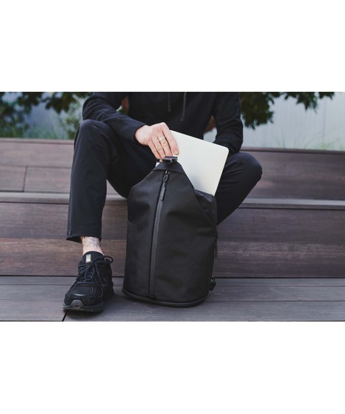 Aer(エアー)の「AER Sling Bag 3 / AER-11013(ショルダーバッグ・メンズ・ブラック・FREE)」の16枚目の写真