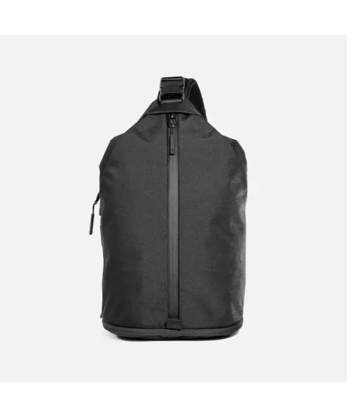 Aer(エアー)の「AER Sling Bag 3 / AER-11013(ショルダーバッグ・メンズ・ブラック・FREE)」の2枚目の写真