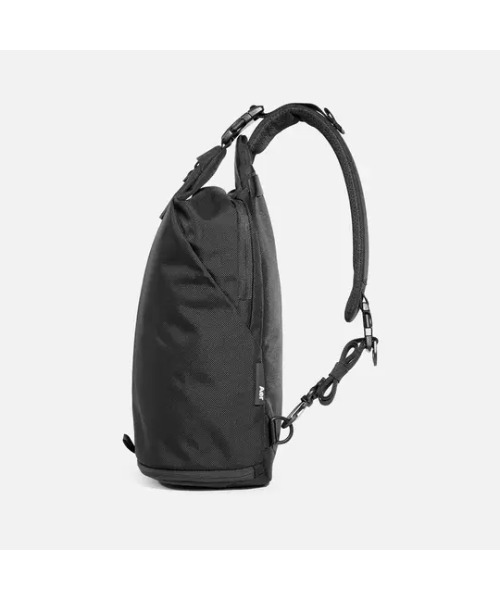 Aer(エアー)の「AER Sling Bag 3 / AER-11013(ショルダーバッグ・メンズ・ブラック・FREE)」の3枚目の写真