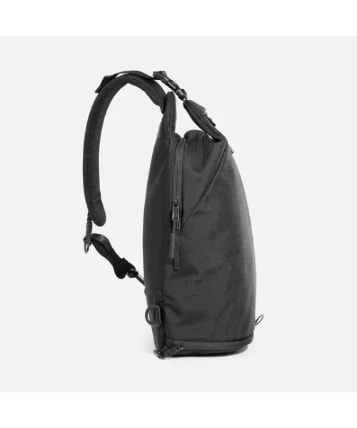 Aer(エアー)の「AER Sling Bag 3 / AER-11013(ショルダーバッグ・メンズ・ブラック・FREE)」の5枚目の写真