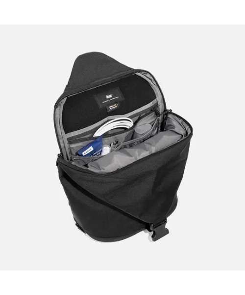 Aer(エアー)の「AER Sling Bag 3 / AER-11013(ショルダーバッグ・メンズ・ブラック・FREE)」の7枚目の写真
