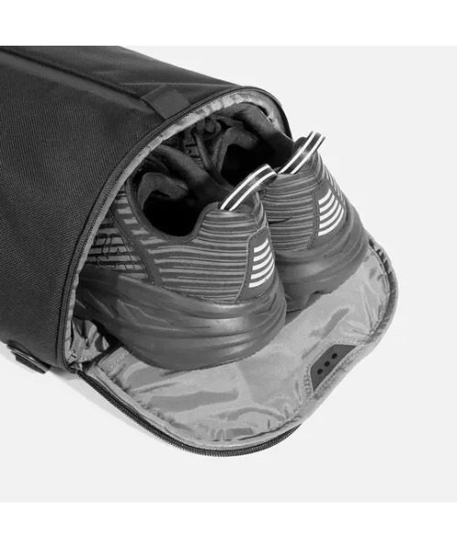 Aer(エアー)の「AER Sling Bag 3 / AER-11013(ショルダーバッグ・メンズ・ブラック・FREE)」の9枚目の写真