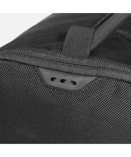 Aer(エアー)の「AER Sling Bag 3 / AER-11013(ショルダーバッグ・メンズ・ブラック・FREE)」の10枚目の写真