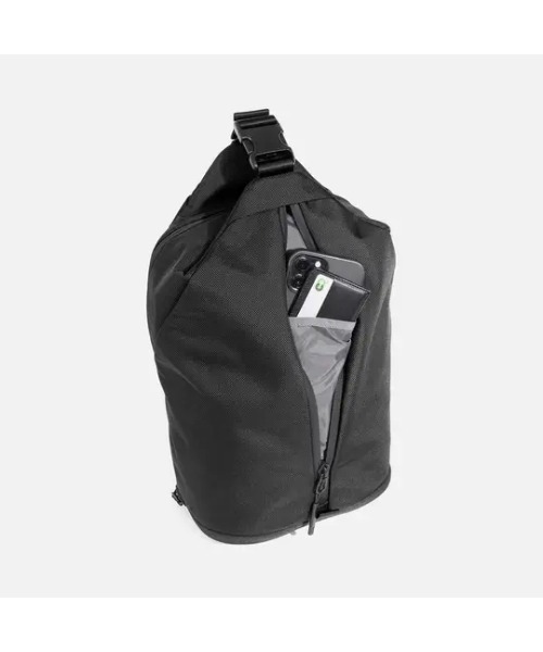 Aer(エアー)の「AER Sling Bag 3 / AER-11013(ショルダーバッグ・メンズ・ブラック・FREE)」の11枚目の写真
