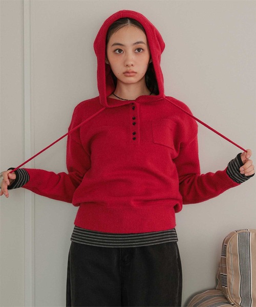 miette(ミエット)の「フードニットプルオーバー(ニット/セーター・レディース・レッド/ブラウン系その他/ブラック系その他/チャコール・FREE)」の4枚目の写真