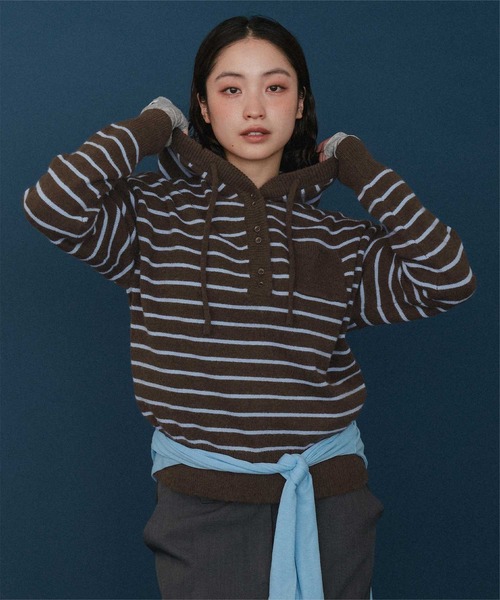 miette(ミエット)の「フードニットプルオーバー(ニット/セーター・レディース・レッド/ブラウン系その他/ブラック系その他/チャコール・FREE)」の12枚目の写真