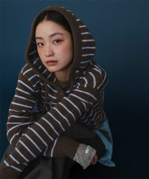 miette(ミエット)の「フードニットプルオーバー(ニット/セーター・レディース・レッド/ブラウン系その他/ブラック系その他/チャコール・FREE)」の8枚目の写真