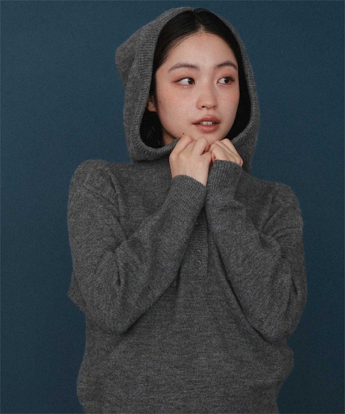 miette(ミエット)の「フードニットプルオーバー(ニット/セーター・レディース・レッド/ブラウン系その他/ブラック系その他/チャコール・FREE)」の7枚目の写真
