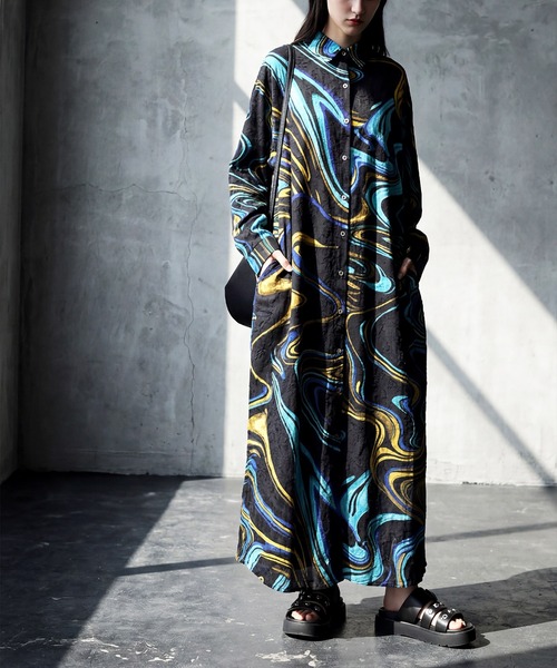 antiqua(アンティカ)の「綿100 アート柄 シャツワンピース(シャツワンピース・レディース・グリーン/ブラック・ONESIZE)」の6枚目の写真