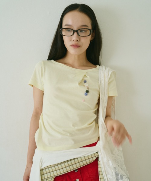 common gull products.(コモンガルプロダクツ)の「夏の手前のボタンの香りTシャツ(Tシャツ/カットソー・レディース・ホワイト系/イエロー系1/レッド系・S/M/L)」の1枚目の写真