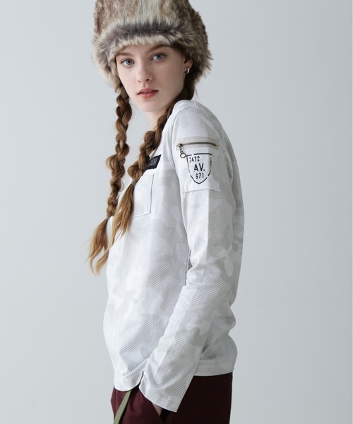 AVIREX（アヴィレックス）の「FATIGUE L/S T-SHIRT（Tシャツ/カットソー・レディース・ネイビー/ホワイト/ブラック/ホワイト系その他/ブラック系その他・M/S/L）」の2枚目の写真