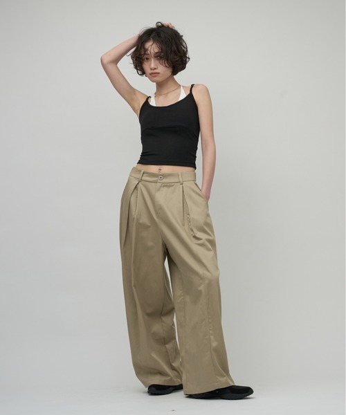 OFROOM（オフルーム）の「Bicolor Crop Cami｜バイカラークロップキャミ（キャミソール・レディース・ネイビー/ホワイト/ブラック/ブラウン・FREE）」の8枚目の写真