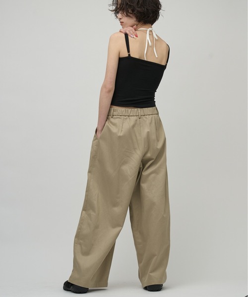 OFROOM（オフルーム）の「Bicolor Crop Cami｜バイカラークロップキャミ（キャミソール・レディース・ネイビー/ホワイト/ブラック/ブラウン・FREE）」の11枚目の写真