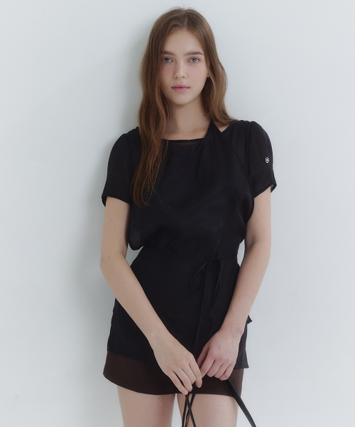 MICANE(ミケーネ)の「ピアニラブラウス-ホルタービスチェセットアップ(シャツ/ブラウス・レディース・ブラック/クリーム・1/2/4/3/5)」の5枚目の写真