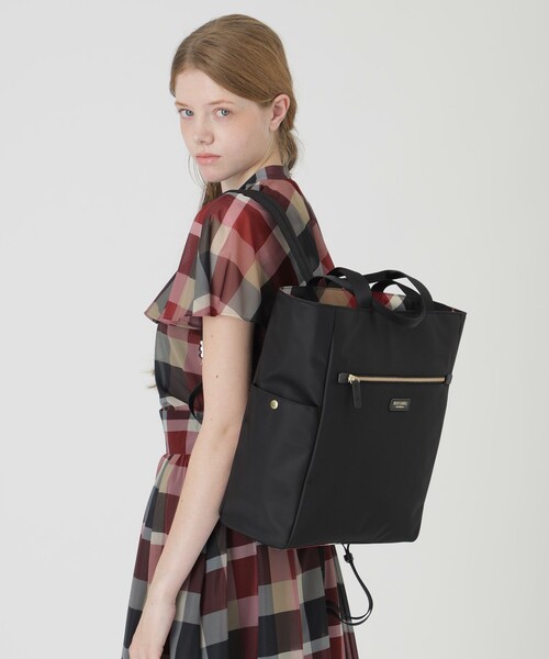 BLUE LABEL CRESTBRIDGE（ブルーレーベルクレストブリッジ）の「ナイロンバックパック（ショルダーバッグ・レディース・ダークネイビー/ブラック・FREE）」の10枚目の写真