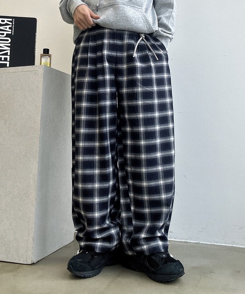 UNDERSTATEMENTs(アンダーステイトメント)の「【ユニセックス】アソートワイドカーブスラックス/ラインストライプ&無地(スラックス・メンズ・ブラック系その他/ブラウン/チャコールグレー・SMALL/MEDIUM/LARGE)」の1枚目の写真