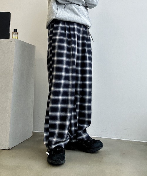 UNDERSTATEMENTs(アンダーステイトメント)の「【ユニセックス】アソートワイドカーブスラックス/ラインストライプ&無地(スラックス・メンズ・ブラック系その他/ブラウン/チャコールグレー・SMALL/MEDIUM/LARGE)」の22枚目の写真