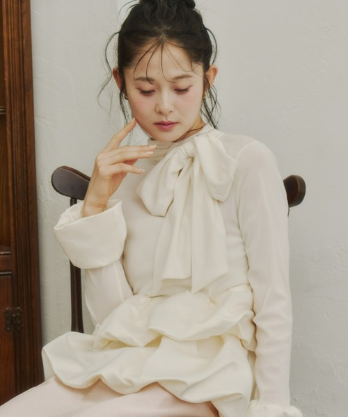 Olu.（オルドット）の「シアーベロアリボンバルーントップス（Tシャツ/カットソー・レディース・チャコールグレー/アイボリー・FREE）」の2枚目の写真