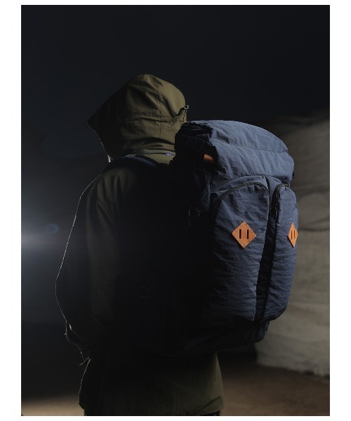 OFFWINTER(オフウィンター)の「【OFFWINTER】 機能性アウトドアバッグ (スペースシリーズ)(バックパック/リュック・メンズ・ブルー/ブラック/ダークグレー/グレー・FREE)」の1枚目の写真