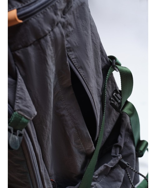 OFFWINTER(オフウィンター)の「【OFFWINTER】 機能性アウトドアバッグ (スペースシリーズ)(バックパック/リュック・メンズ・ブルー/ブラック/ダークグレー/グレー・FREE)」の11枚目の写真