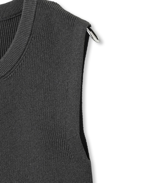 ADAM ET ROPE'(アダムエロペ)の「【WEB限定】・【サステナブル】ペプラムニットジレ(ベスト・レディース・ブラック/キナリ/グレー・FREE)」の9枚目の写真