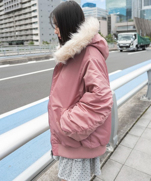 WEGO(ウィゴー)の「WEGO/【26年秋冬新作】フェイクファーフードパファーブルゾン(ダウンジャケット/コート・レディース・ブラック/カーキ/ピンク・FREE)」の4枚目の写真