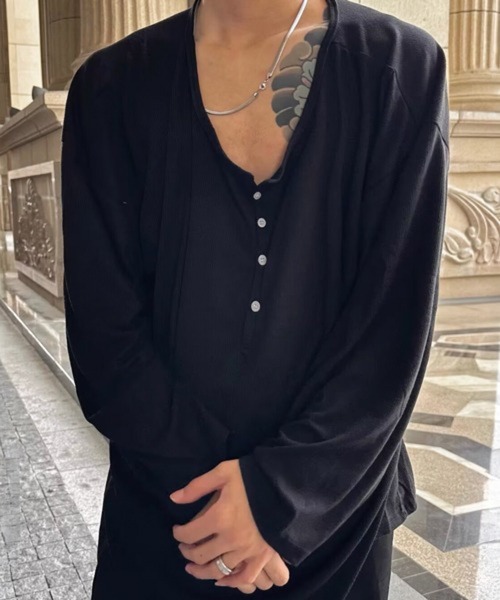 NOWLE(ノウル)の「【NOWLE】ヘンリーネック リブファブリック 長袖 Tシャツ / アーバンリラックス ロングスリーブ(Tシャツ/カットソー・メンズ・アッシュブラウン/ホワイト/ブラック/グレー・X-LARGE/LARGE/MEDIUM)」の2枚目の写真