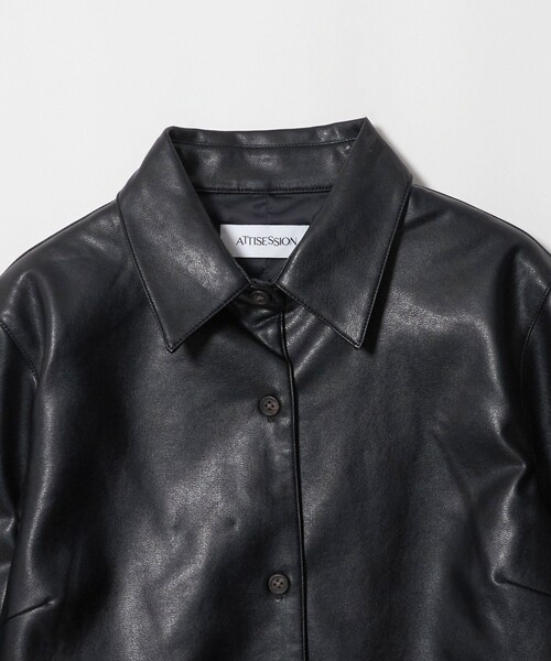 ATTISESSION（アティセッション）の「＜ATTISESSION＞レザーライク カーブ カフス シャツ（シャツ/ブラウス・レディース・ダークブラウン/ブラック・FREE）」の5枚目の写真
