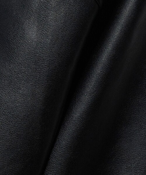 ATTISESSION（アティセッション）の「＜ATTISESSION＞レザーライク カーブ カフス シャツ（シャツ/ブラウス・レディース・ダークブラウン/ブラック・FREE）」の7枚目の写真
