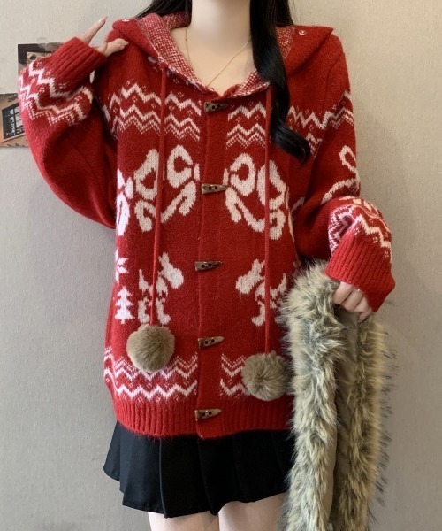 AVYL(アヴィル)の「ファーフードポンポン付きノルディック柄ニットカーディガン(ダッフルコート・レディース・アイボリー/レッド/ブラウン・M)」の16枚目の写真