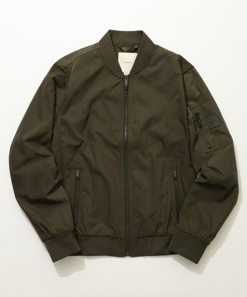 Calvin Klein（カルバン・クライン）の「【Calvin Klein/カルバンクライン】ELIAS MEMORY BOMBER/ライトウェイト ジップアップ ボンバージャケット（MA-1・メンズ・ブラック/オリーブ・S/M/XL/L）」の2枚目の写真