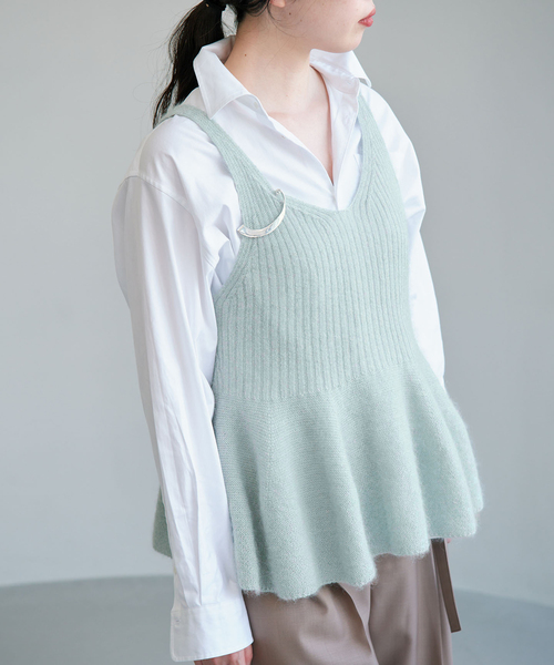 IENA(イエナ)の「モヘヤミックスペプラムタンク(ニット/セーター・レディース・チャコールグレー/サックスブルー・FREE)」の2枚目の写真