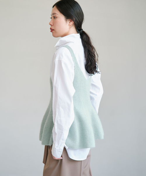 IENA(イエナ)の「モヘヤミックスペプラムタンク(ニット/セーター・レディース・チャコールグレー/サックスブルー・FREE)」の15枚目の写真