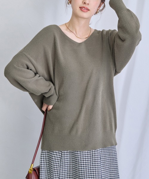 alotta(アロッタ)の「ゆるっとふんわりドルマンニット(ニット/セーター・レディース・モカ/レッド/グリーン/ブラック・M/L/LL)」の13枚目の写真