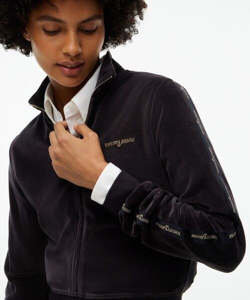 tommy jeans(トミー ジーンズ)の「ロゴテープベロアトラッカージャケット(ブルゾン・レディース・ブラック・SMALL/MEDIUM/X-SMALL)」の3枚目の写真