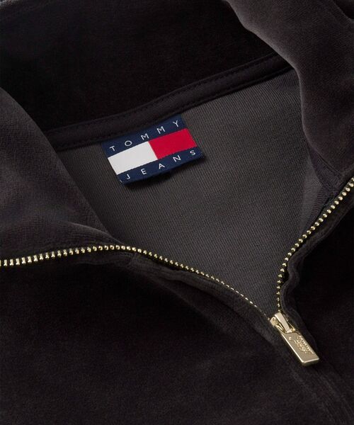 tommy jeans(トミー ジーンズ)の「ロゴテープベロアトラッカージャケット(ブルゾン・レディース・ブラック・SMALL/MEDIUM/X-SMALL)」の6枚目の写真