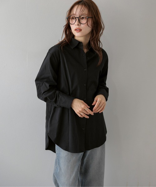 AMELY(エミリー)の「ラウンドヘムオーバーサイズシャツ/体型カバー/こなれ感(シャツ/ブラウス・レディース・ベージュ/ブラウン/ブラック・フリー)」の2枚目の写真
