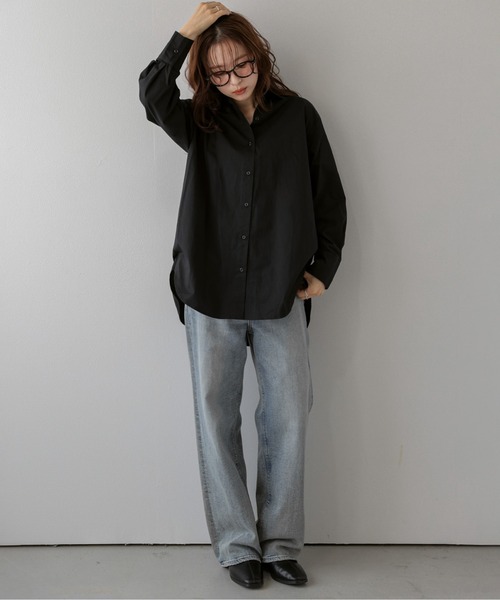 AMELY(エミリー)の「ラウンドヘムオーバーサイズシャツ/体型カバー/こなれ感(シャツ/ブラウス・レディース・ベージュ/ブラウン/ブラック・フリー)」の4枚目の写真