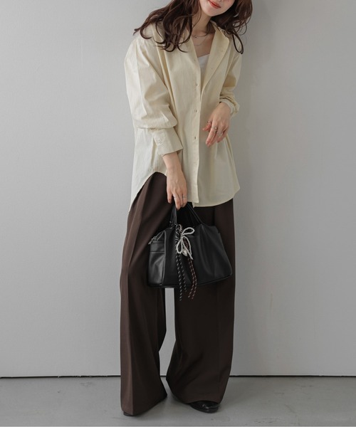 AMELY(エミリー)の「ラウンドヘムオーバーサイズシャツ/体型カバー/こなれ感(シャツ/ブラウス・レディース・ベージュ/ブラウン/ブラック・フリー)」の11枚目の写真